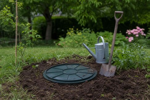 Installer une réserve d’eau enterrée pour l’arrosage : mode d’emploi et bénéfices