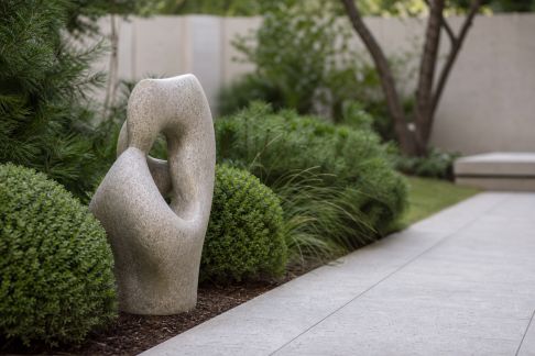 Comment choisir et placer des sculptures ou objets d’art au jardin